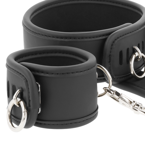 FETISH SUBMISSIVE - COLLAR Y ESPOSAS CUERO VEGANO CON FORRO DE NEOPRENO